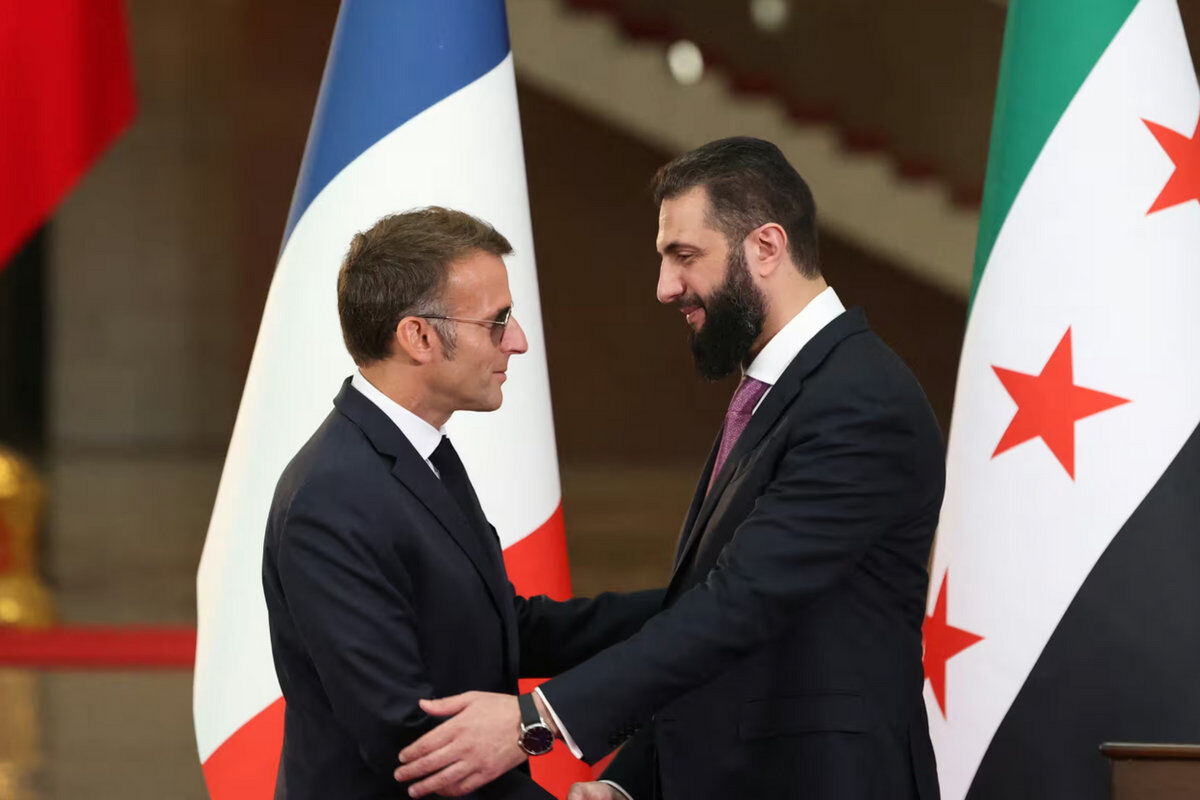 Fransa Cumhurbaşkanı Emmanuel Macron ve Suriyeli mevkidaşı Ahmed al-Charaa Şam’da.